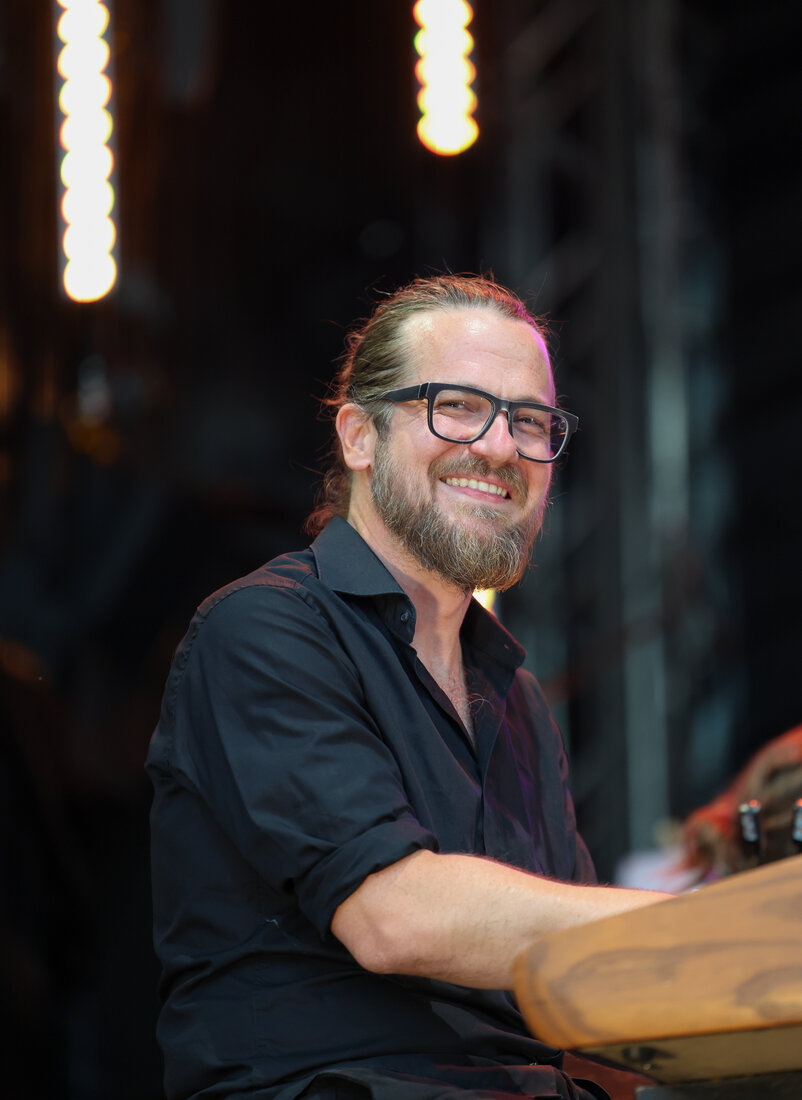 Live-Konzert auf der Bühne in Kiel