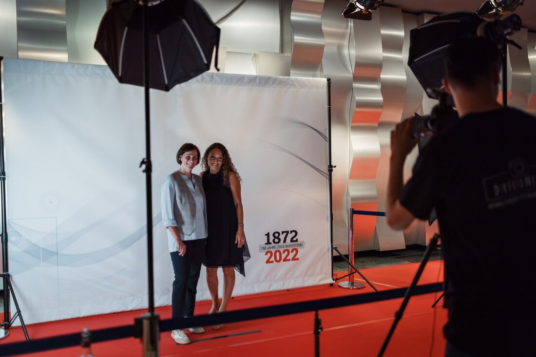 Red Carpet und Foto-Wand beim Leica-Jubiläum